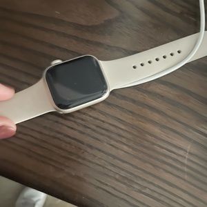Apple Watch Series 7 41mm Stardust color